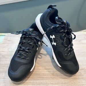 Under Armour Women’s Glyde Softball Cleats in Black & White Size 5.5 New NO Box